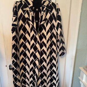 EUC ELOQUII Size 14/16 Black and White Geometric Sweater Coat